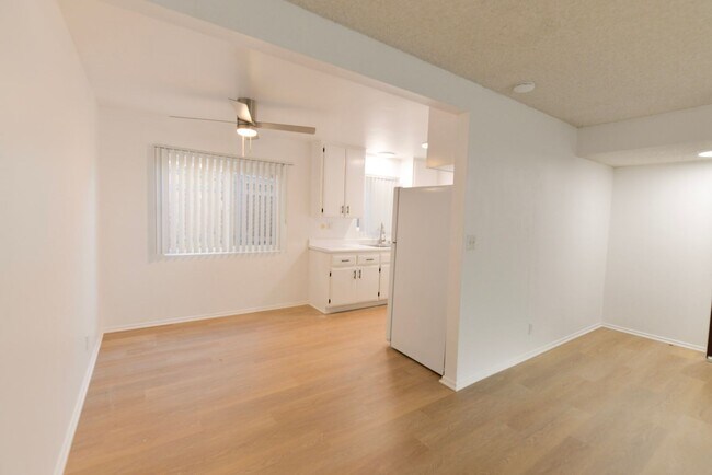 Building Photo - 306 Avenida Granada