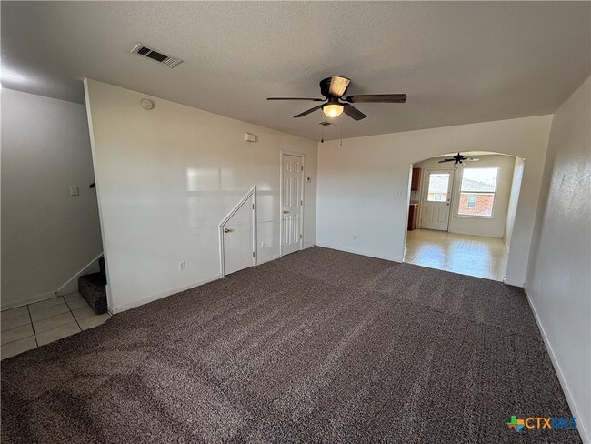 Building Photo - 705 S Amy Ln