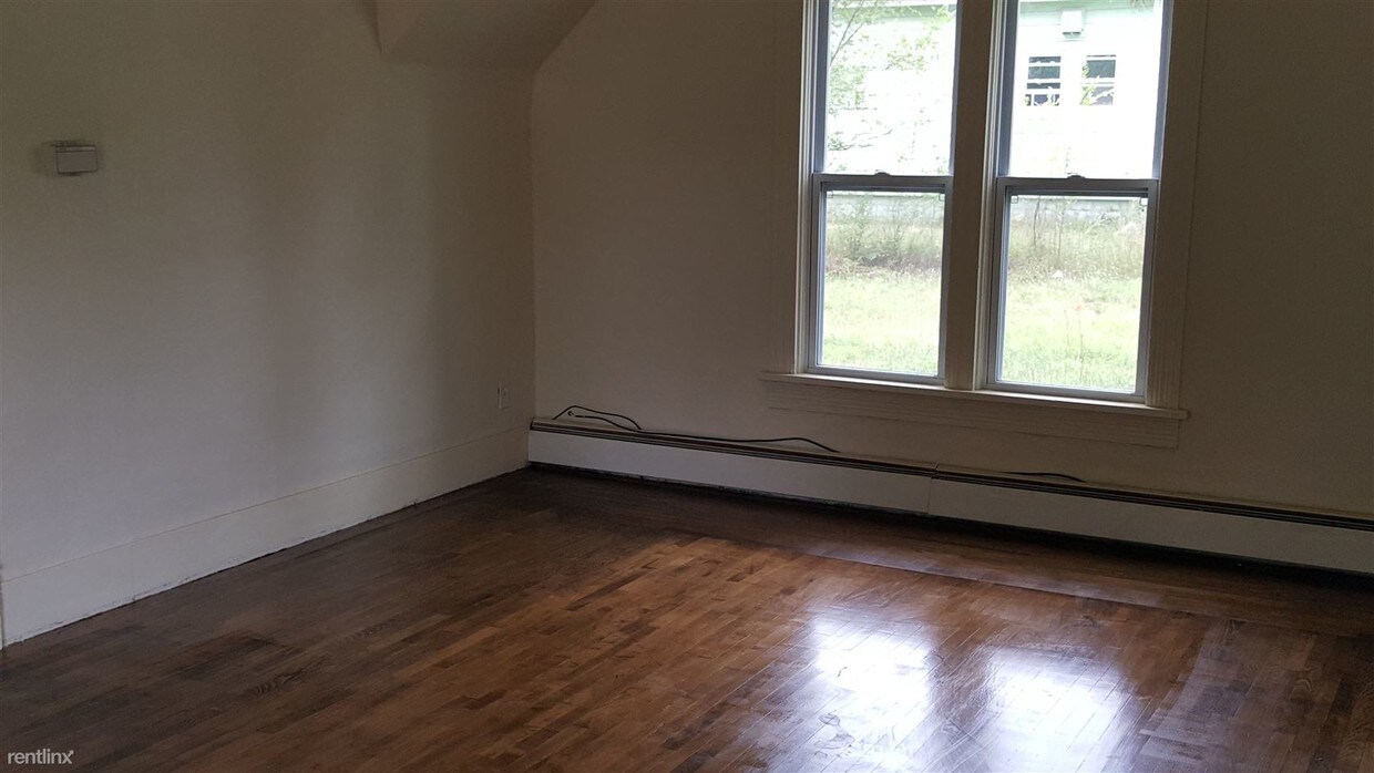 Foto principal - 4 br, 1 bath House - 451 Boon St