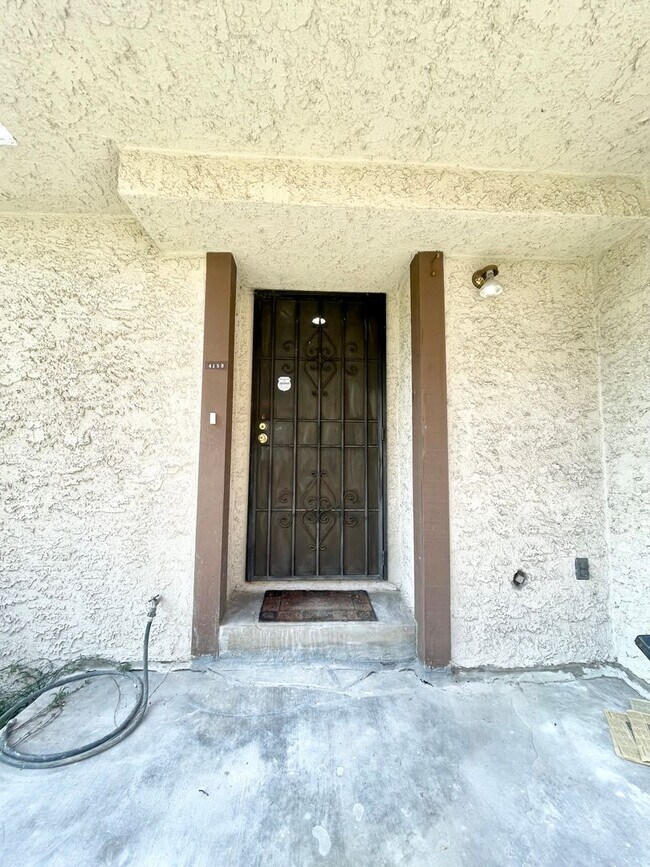 Foto del edificio - *** 3bed 2.5bath townhome near Mark Keppel...