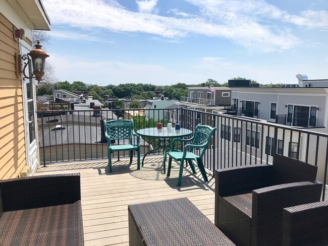 Building Photo - 362 Dorchester St