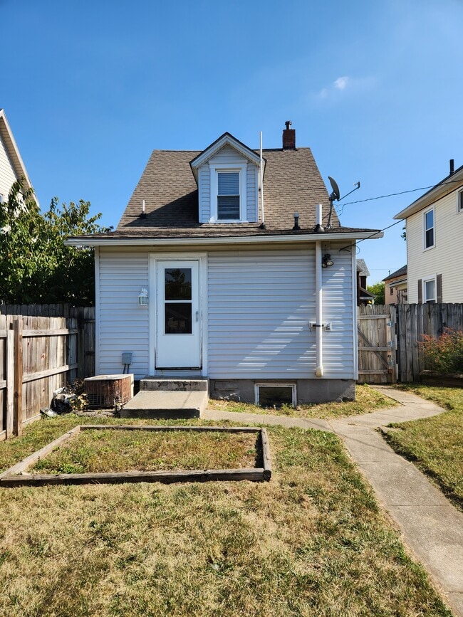 Building Photo - 235 Grove Ave