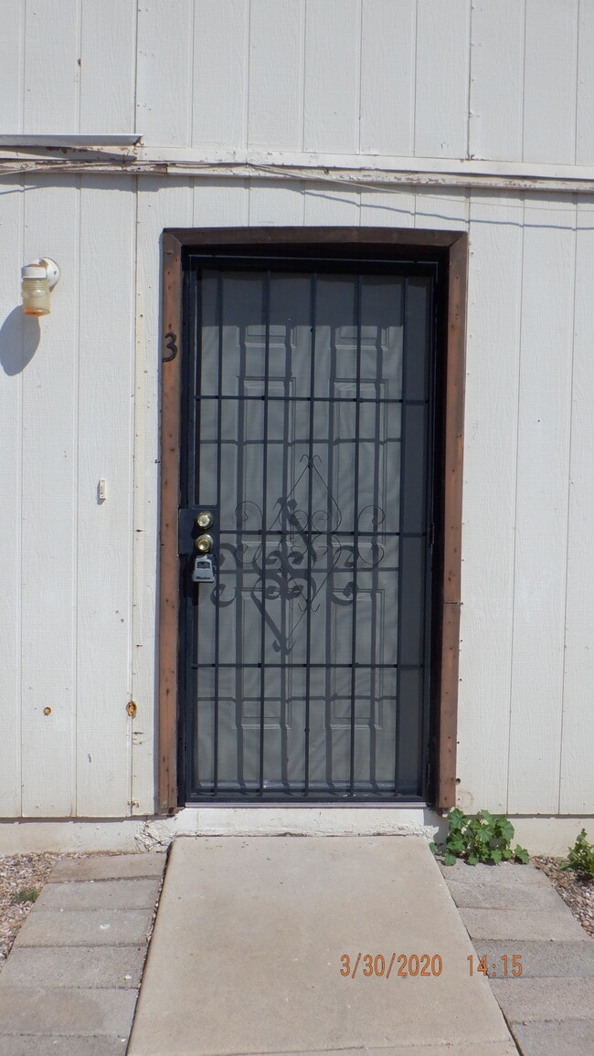 Building Photo - 504 E Montebello Ave