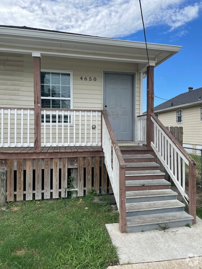 Building Photo - 4650 Laine Ave