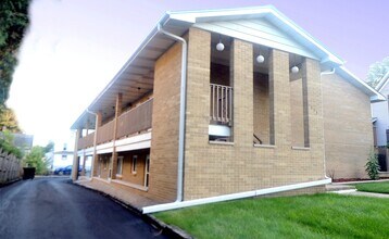 Building Photo - 220 Griffing Ave