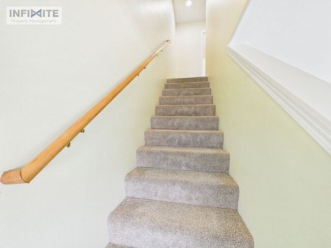 Foto del edificio - 3 Bedroom with a One Car Garage