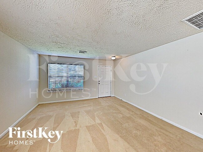 Foto del edificio - 29206 Legends Beam Dr