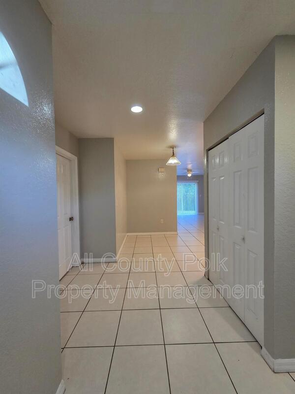 Building Photo - 2934 Skyview Dr