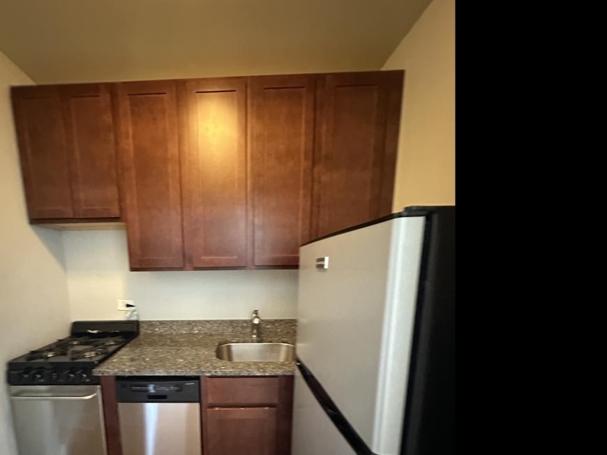 Foto principal - 0 bedroom in Chicago IL 60610
