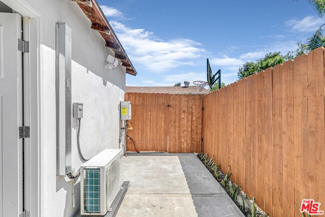 Foto del edificio - 10250 Stagg St