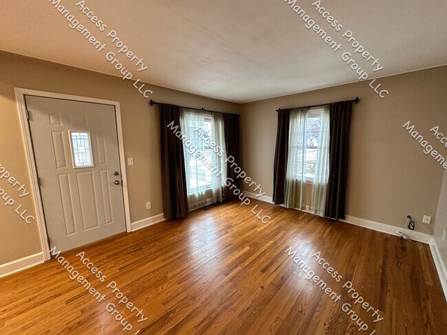 Building Photo - Great NE Side Updated Home By Huff Park