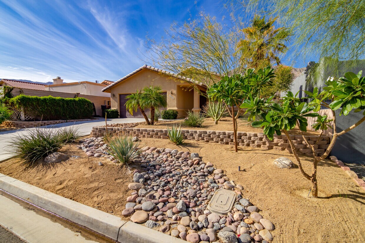 Primary Photo - 53045 Avenida Alvarado