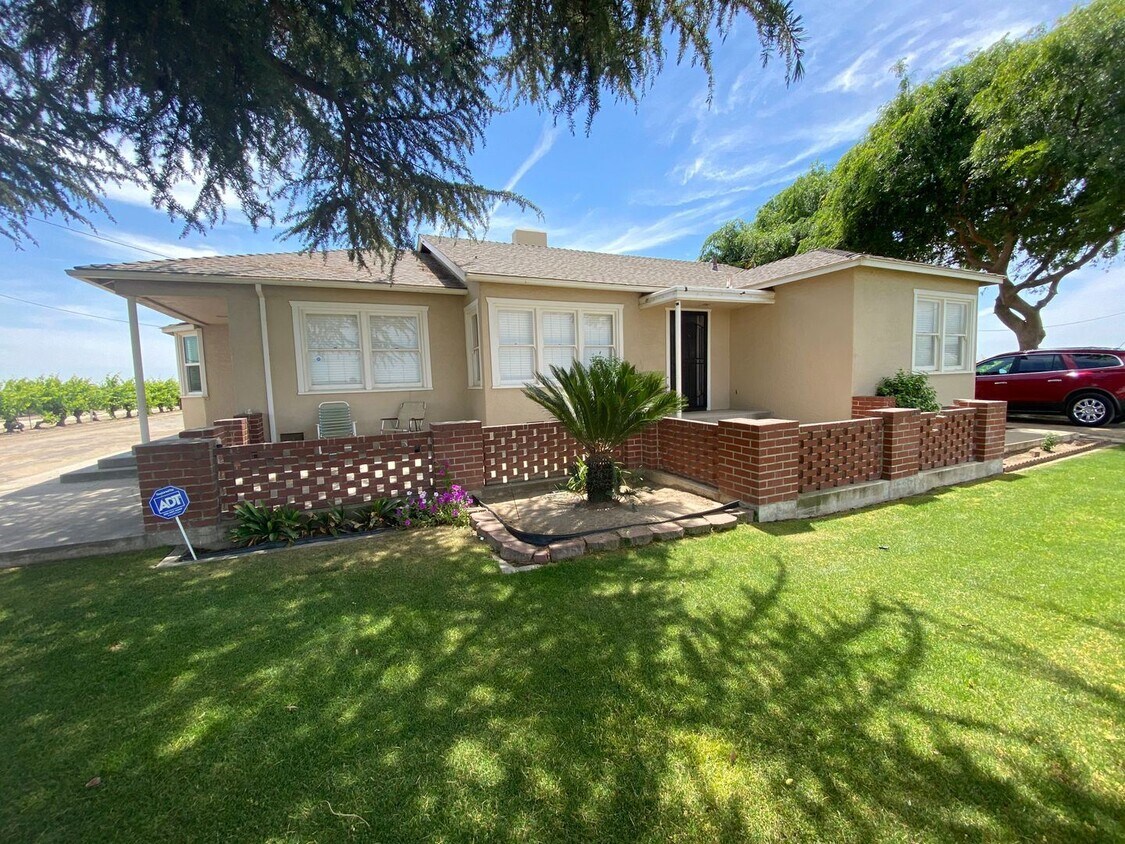Primary Photo - 3 br, 1 bath House - 8227 E. Floral Ave