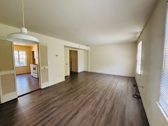 Foto del edificio - 105 Sherwood Ct