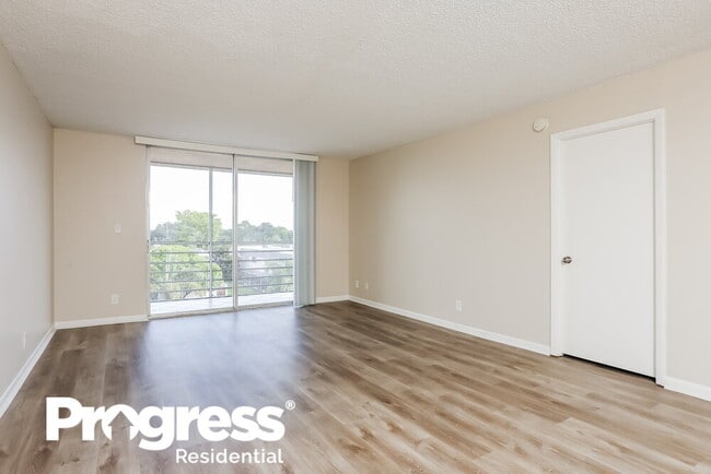 Building Photo - 403 NW 68th Ave