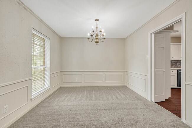 Foto del edificio - 5702 Vestavia Dr