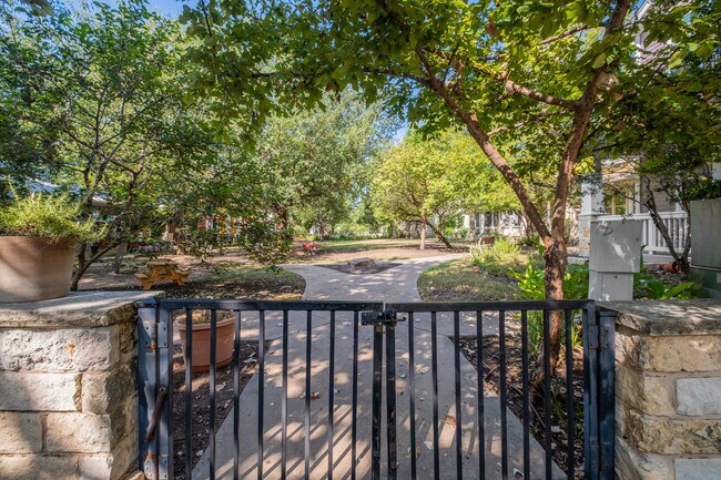 Building Photo - 4112 Scales St