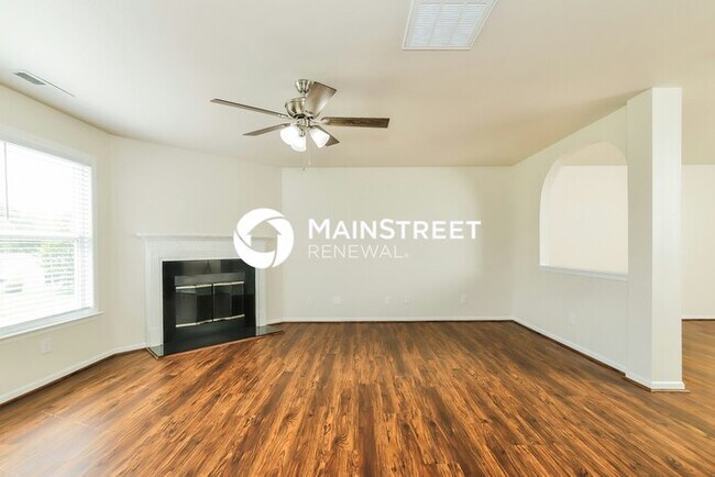 Foto del edificio - 3 Bedroom Pet-Friendly Home in WINSTON SAL...