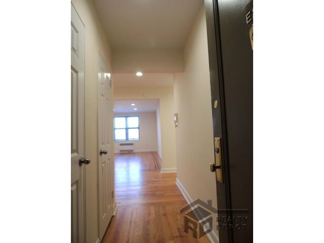 Primary Photo - 6420 Saunders St