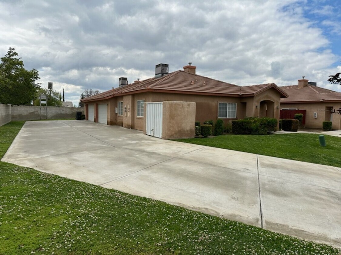 Primary Photo - North Bakersfield Apartment 2 Bedroom, 2 B...