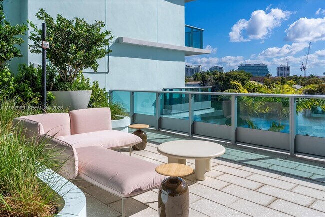 Foto del edificio - 9201 E Bay Harbor Dr