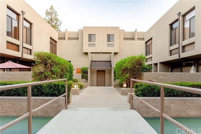 Building Photo - 484 E California Blvd