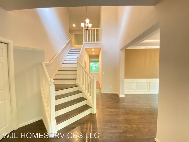 Building Photo - 5 br, 2.5 bath House - 20621 NE 8th St