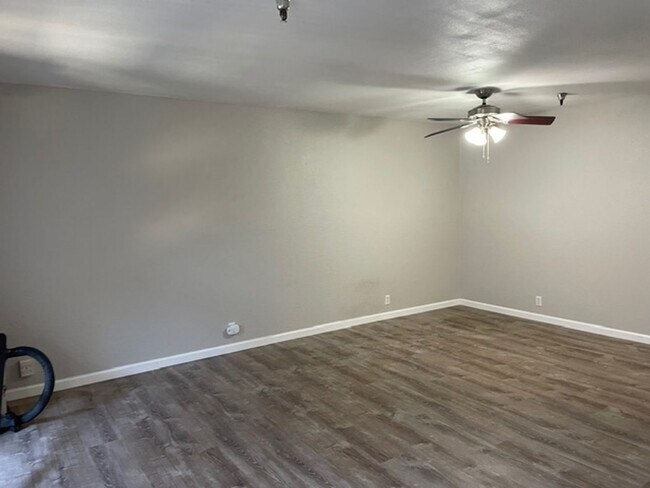 Foto del edificio - 55 Stenner St