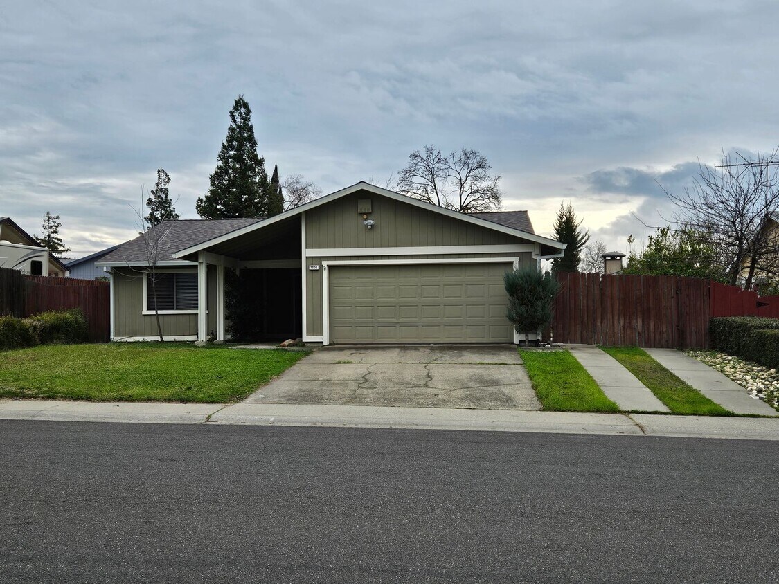 Foto principal - Adorable 3 Bedroom 2 Bath