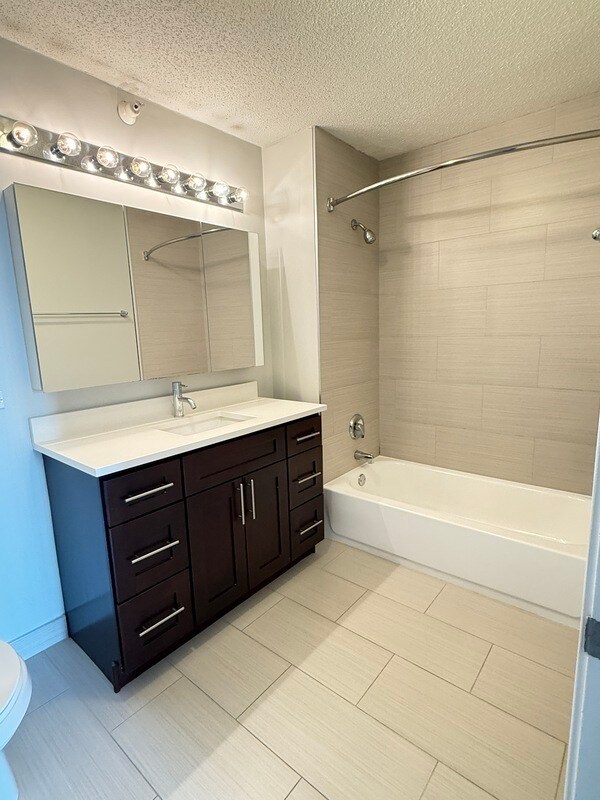 Foto del edificio - 601 N State St