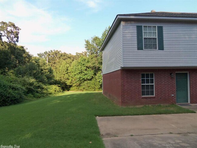 Building Photo - 371 Club Rd