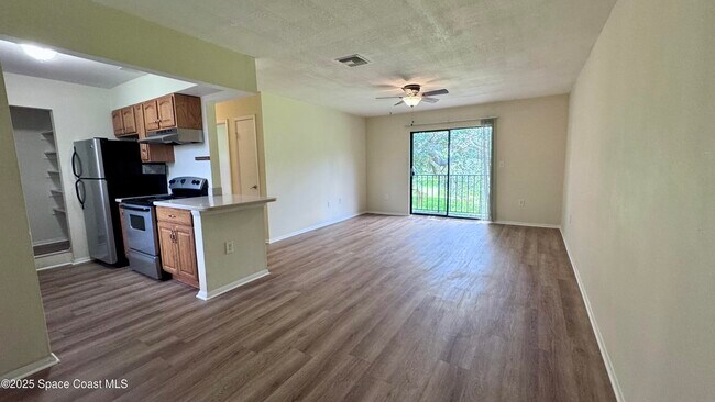 Building Photo - 2216 Flower Tree Cir