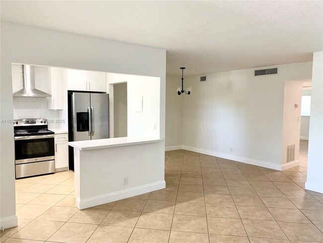 Building Photo - 2050 NW 81st Ave