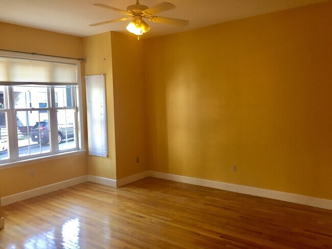 Foto del edificio - 617 E 3rd St