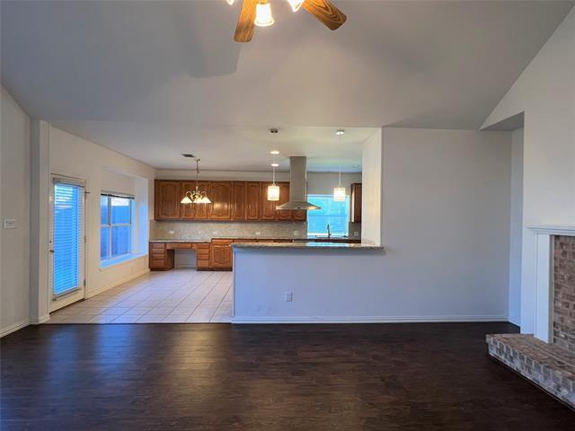 Foto del edificio - 702 Willow Ridge Ct