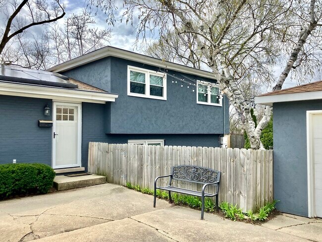 Foto del edificio - 1230 Greenwood Ct