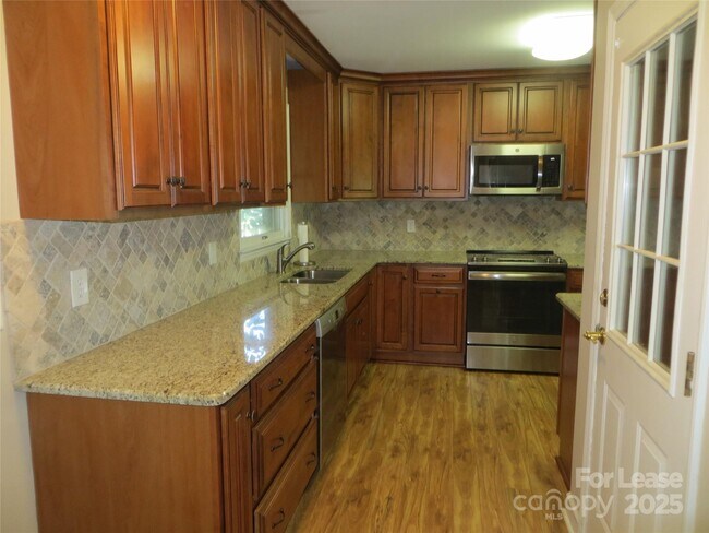 Foto del edificio - 1610 Andover St NW