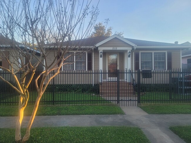 Single Family 1300+ square foot East End Home - Single Family 1300+ square foot East End Home