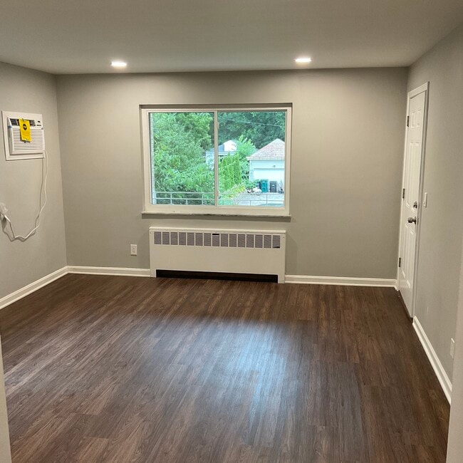 Living room - 3415 McFarlan Rd