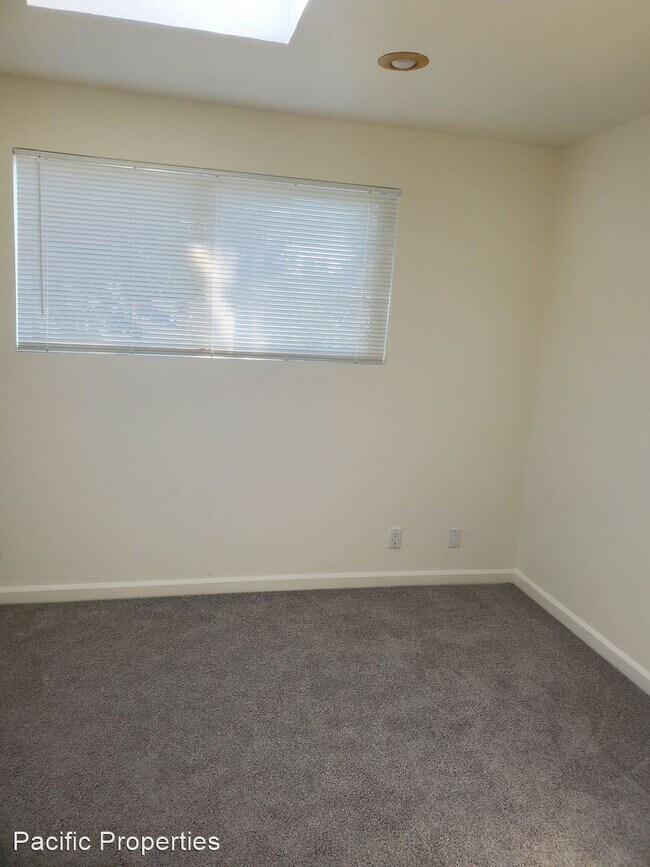 Building Photo - 2 br, 1.5 bath House - 771 East Cotati Ave...