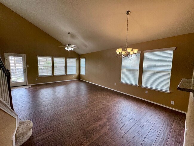 Foto del edificio - 5207 Bridgewood Dr