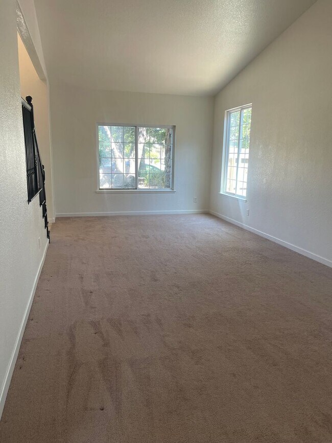Foto del edificio - Beautiful 3-Bedroom Family Home in Desirable Northeast Stockton