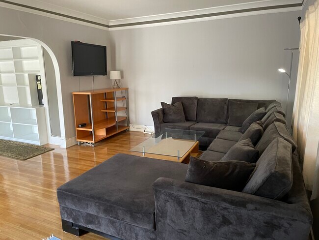 Foto del edificio - 849 N Sycamore Ave