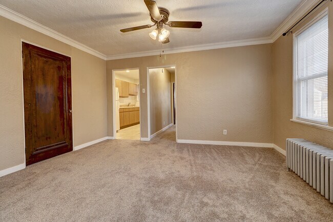 Building Photo - 955 Oneida St