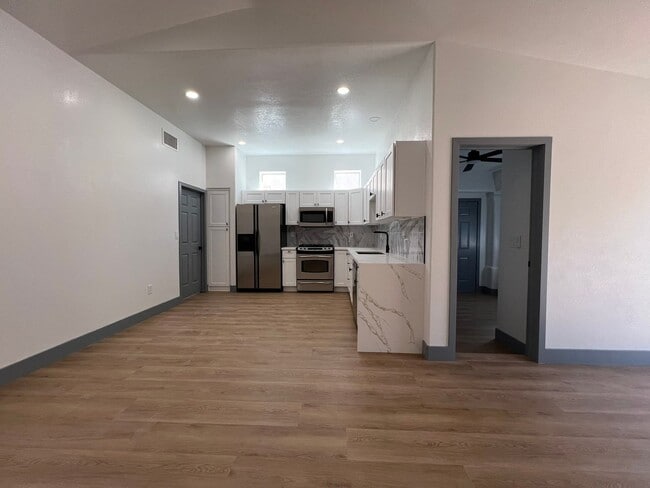 Foto del edificio - 10704 Paradise Point Dr