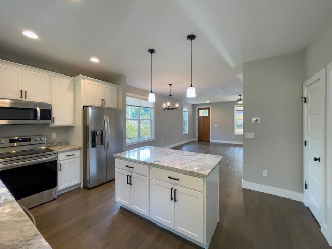 Foto del edificio - Stunning Three-Bedroom Home near Biltmore ...