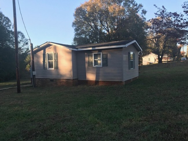 Building Photo - Nice Piedmont mobile home