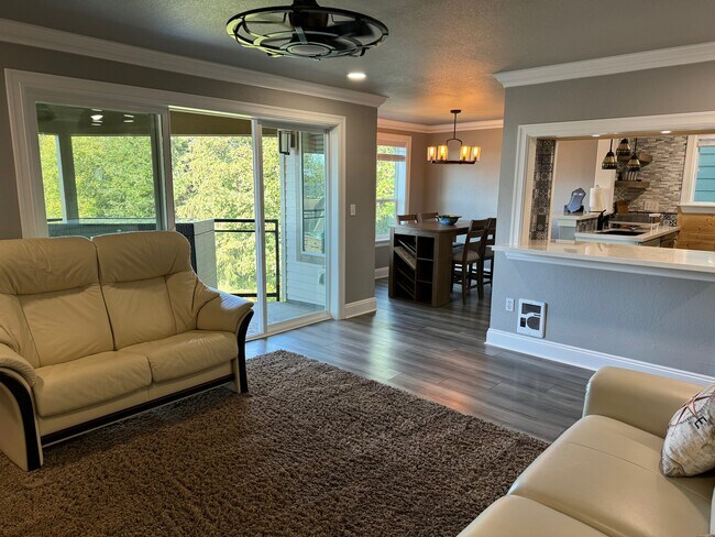 Great Room - 3008 N Narrows Dr