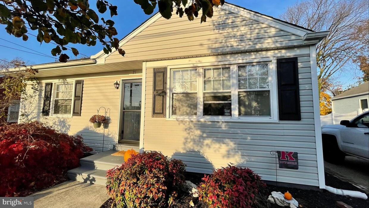 Primary Photo - 21 Overbrook Ave