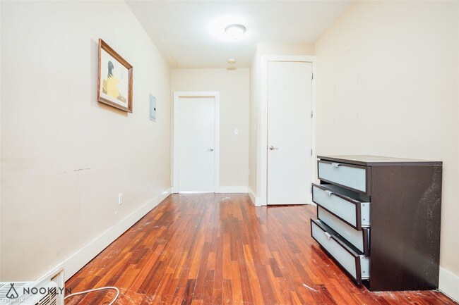 Building Photo - 3 br, 1 bath  - 1517 Dekalb Ave